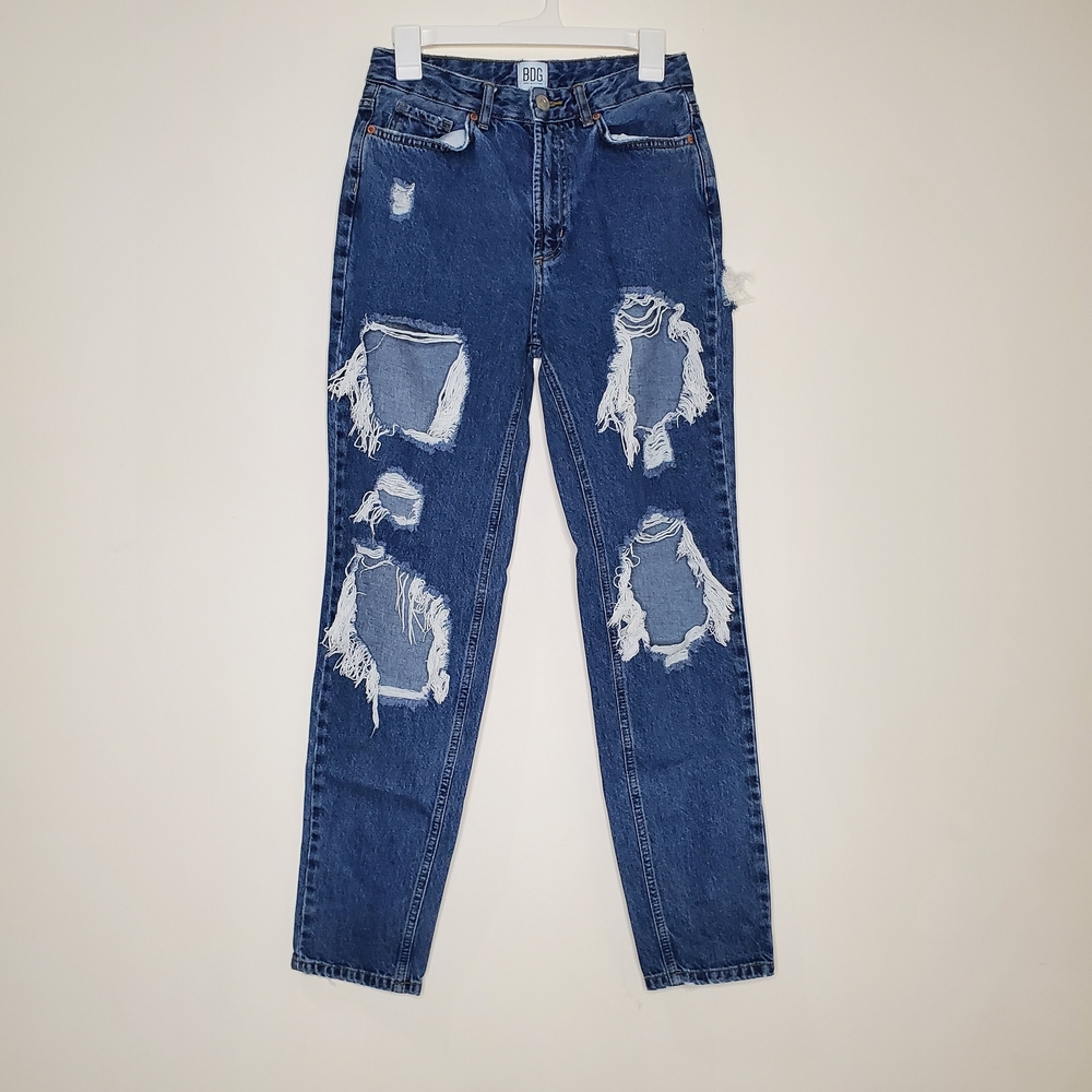 BDG Distressed High Rise Mom Jeans Size 26